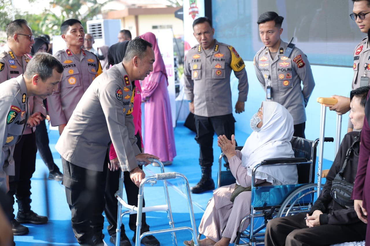 Kapolda Sumsel Pimpin Bakti Kesehatan Hari Bhayangkara Ke-80, Ribuan Warga Terima Layanan Gratis